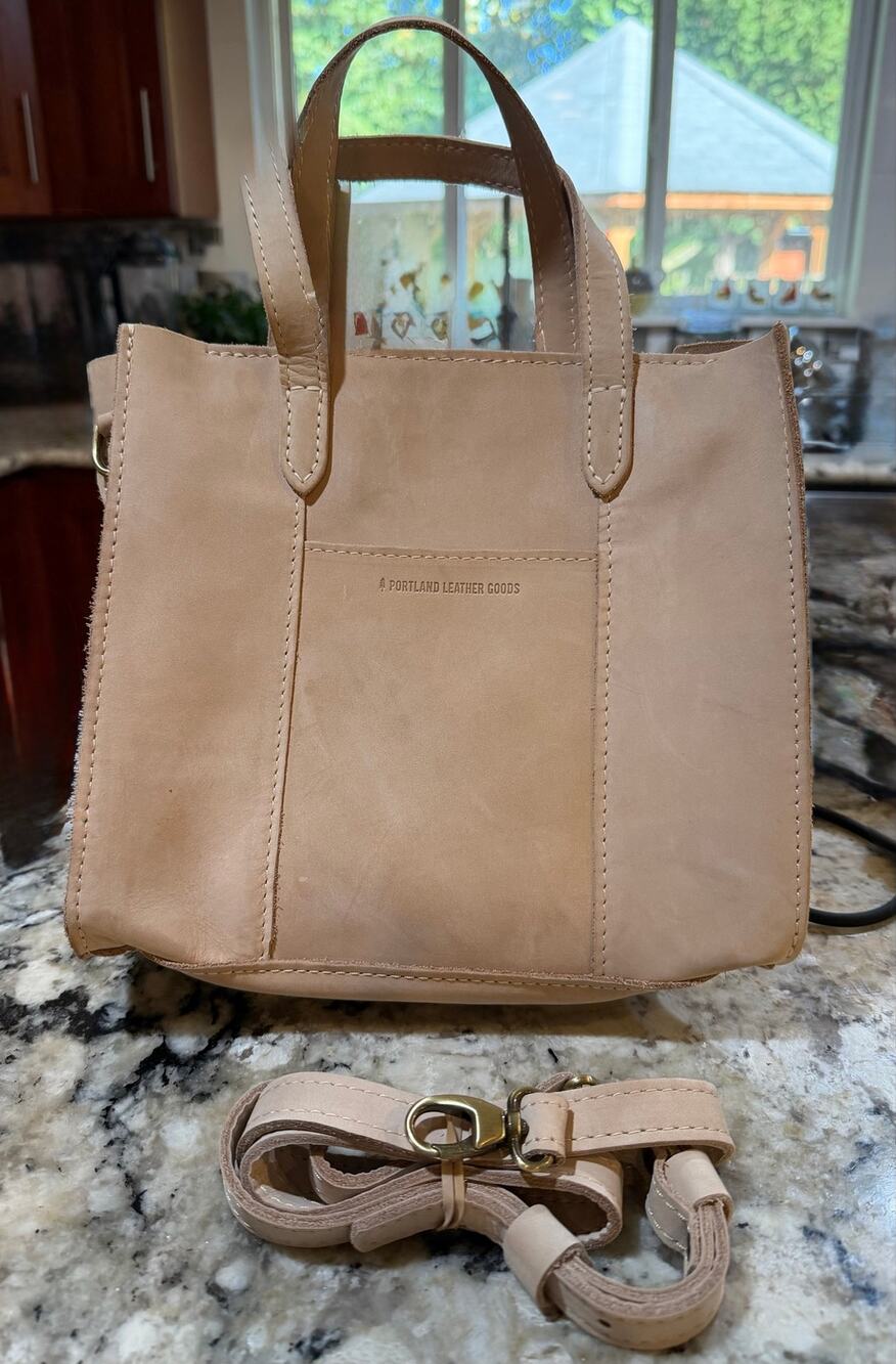 Portland leather goods Lola cross bode tote in Vanilla. 10x10